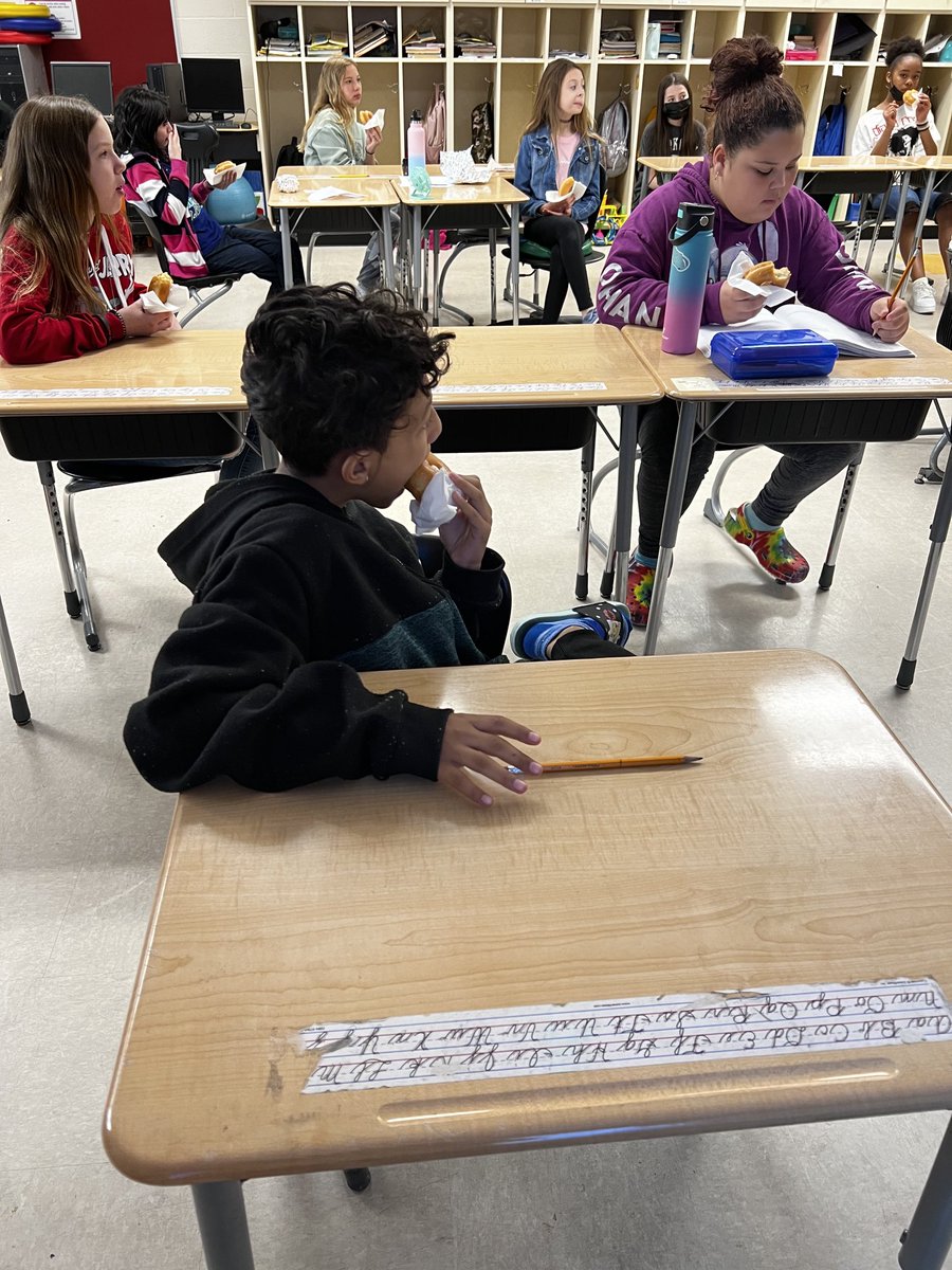 MrsChucksa's tweet photo. Enjoying a delicious treat for making academic growth!! https://t.co/yEd5YtPrPe