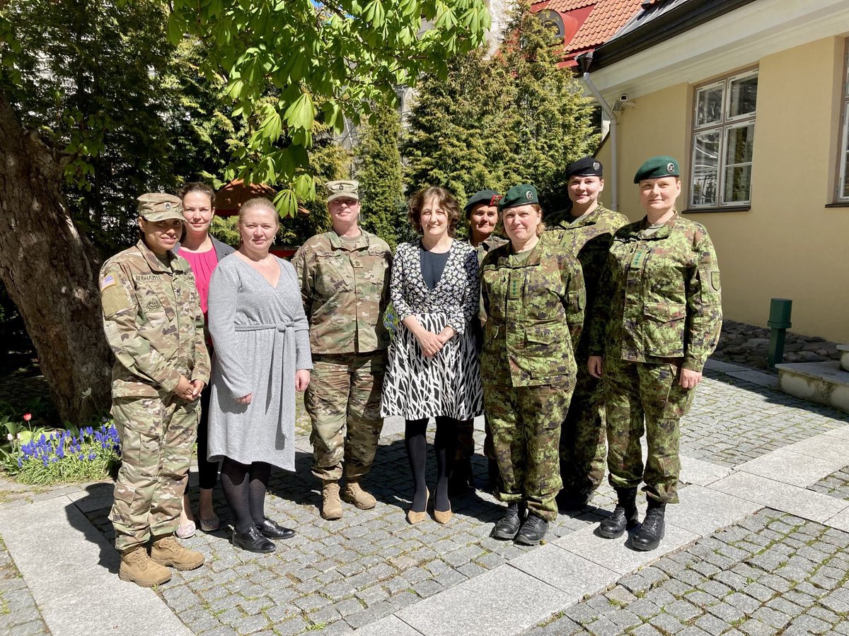 ozlem_canel's tweet photo. Lunch with ladies working at @nfiuestonia - thank you for sharing your experiences - was great meeting such inspirational #women rolemodels! #strongertogether https://t.co/KHRUxu26br