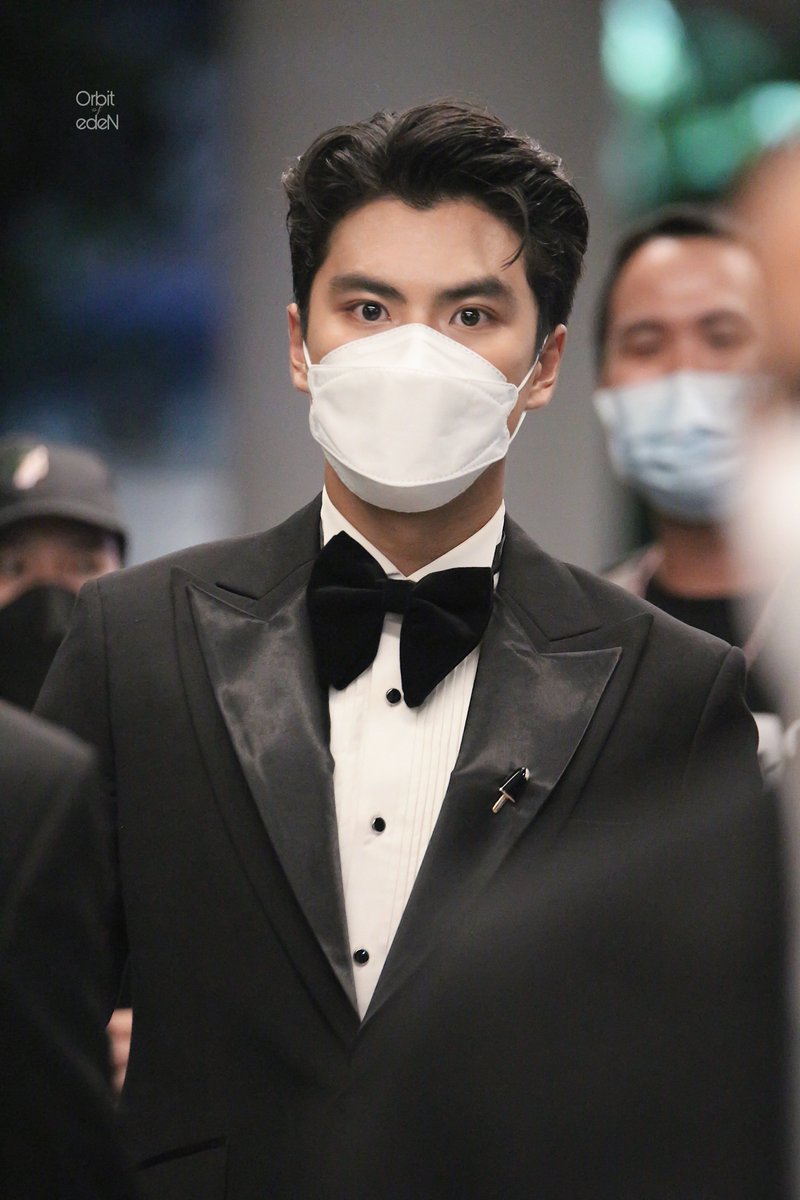 orbit_of_eden's tweet photo. 220518

คุณชายภวัต หล่อจนแทบล้ม 😫😭

#MayaEntertainAwards2022 
#โอมนนน #OhmNanon #ohmpawat #mynameisnanon https://t.co/TiVECA9nsu