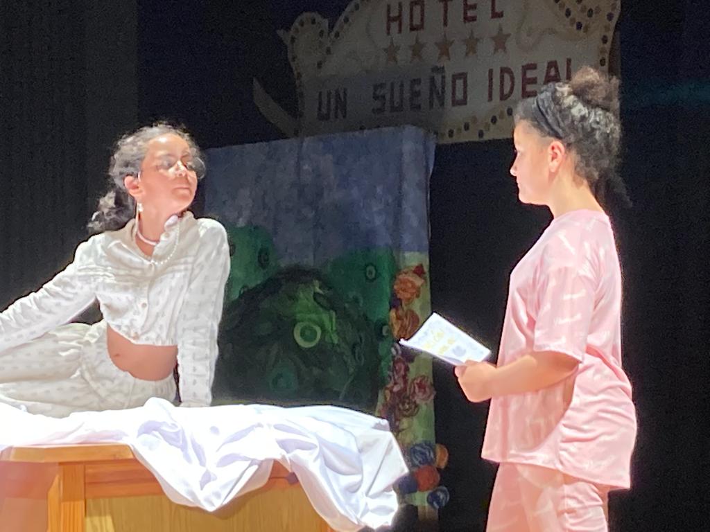 ConsejeriaEduc1's tweet photo. XXIII Festival Teatro escolar en 🇪🇸🎭🎭 #23Festivalteatro #CentrosEspañolesMarruecos actuaciones alumnado primaria @iejrjma con la obra "Cinco Microteatros" ¡Enhorabuena! 👏👏 @AccEducativaExt @EmbEspanaRabat @MarocEducation https://t.co/v3SHtQBfR1