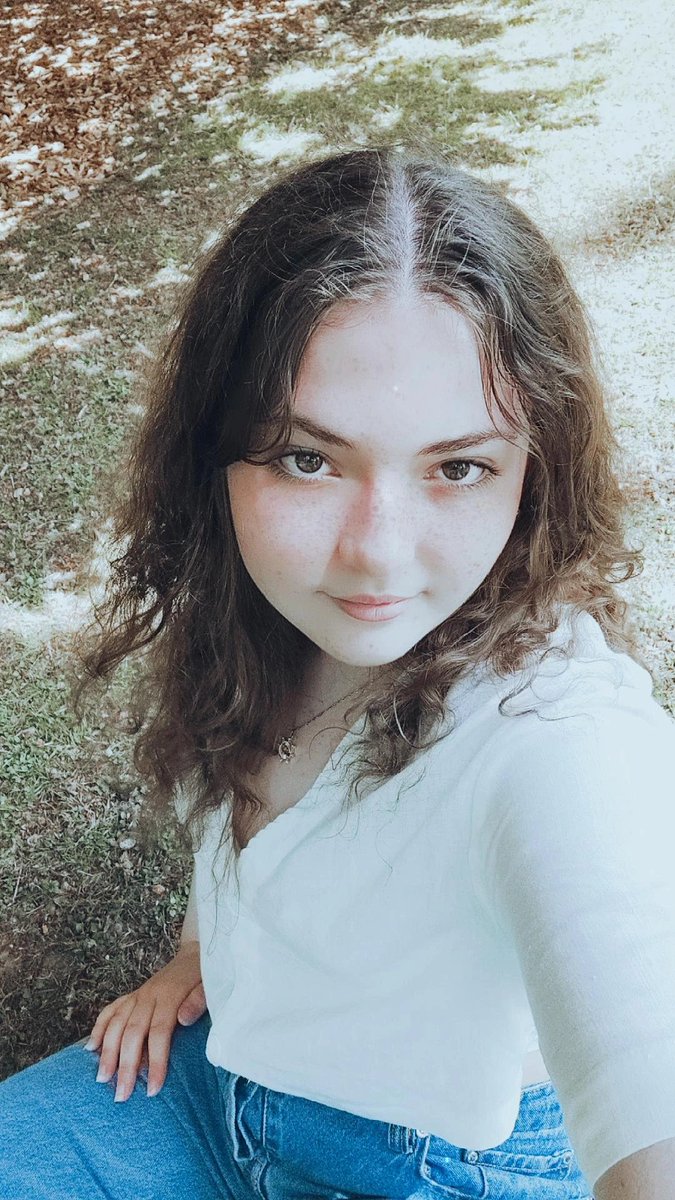 thais_athenais's tweet photo. moi dans un parc #troplol #tropfun #sauvezmoi https://t.co/ruCkZeR7CO