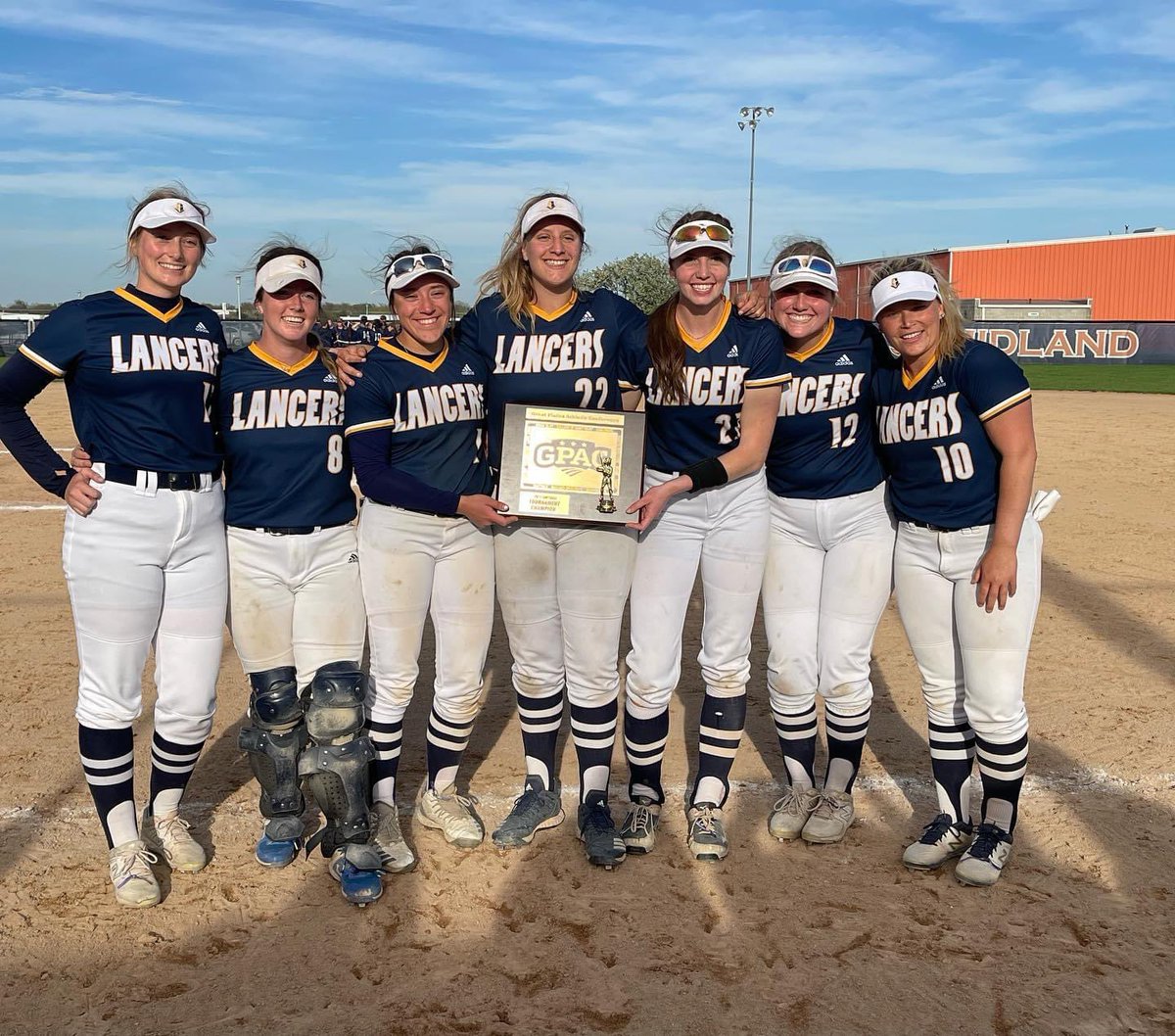 MMULancersSB's tweet photo. Thank you to our seniors!This class has put in many hours to make this program successful. In the classroom, they have all graduated &amp; had phenomenal grades throughout their whole time in college. The future is bright &amp; we are excited to see them start their new future endeavors! https://t.co/SqsLj4HaED