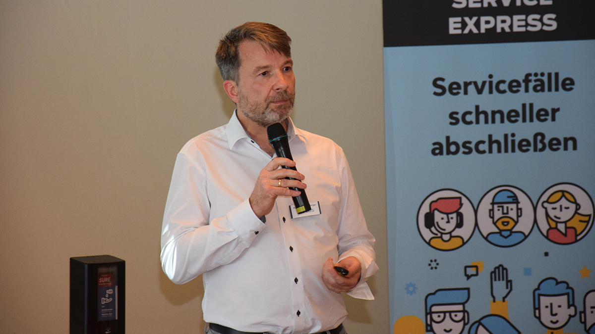 EmpolisSoftware's tweet photo. Unsere Kolleg*innen Eric Brabänder, Klaus Reichenberger, Alexander Firyn, Carolin Welter sowie Thomas Schierenberg stellen unsere Produktneuigkeiten, Highlights und Updates  für Empolis Service Express, Empolis Content Express und Empolis Knowledge Express vor. https://t.co/pAINjdj2Vm