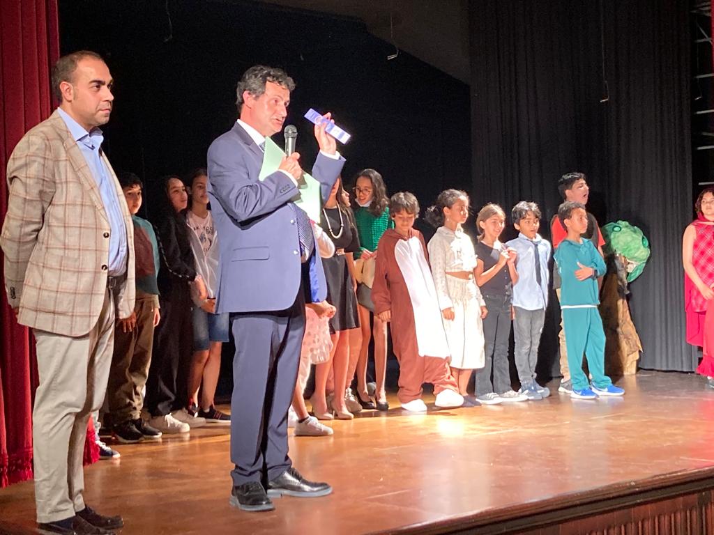 ConsejeriaEduc1's tweet photo. XXIII Festival Teatro escolar en 🇪🇸🎭🎭 #23Festivalteatro #CentrosEspañolesMarruecos actuaciones alumnado primaria @iejrjma con la obra "Cinco Microteatros" ¡Enhorabuena! 👏👏 @AccEducativaExt @EmbEspanaRabat @MarocEducation https://t.co/v3SHtQBfR1