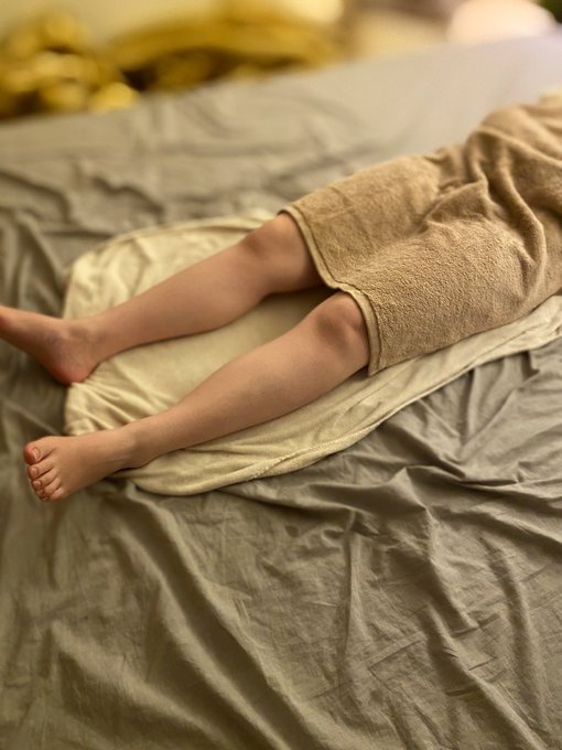 マッサージに興味があるということで施術させていただきました🤩 おっぱい横のリンパとみんな大好き鼠蹊部をサワサワすると敏感に反応してたのでじっくりと責めさせていただきました🐶 満足してもらってお礼にいろいろしていただきましたのは内緒で🤫 @yamada_hona<a class="tags" target="_blank" title="On Twitter" href="/?out=eyJ0eXAiOiJKV1QiLCJhbGciOiJIUzUxMiJ9.eyJpYXQiOjE3MjY5MDIxMTMsImlzcyI6InR3cG9ybnN0YXJzLmNvbSIsIm5iZiI6MTcyNjkwMjExMywiZXhwIjoxNzU4NDM4MTEzLCJyZWRpcmVjdF91cmwiOiJodHRwczovL3R3aXR0ZXIuY29tL3lhbWFkYV9ob25hIn0.1ZASygslH3SpU4sCiUodQhD5-wahF5ZD5rLY96ge5ZKoD3dezRHMz3_SKqSfy6biLkD8VU0rogQ1ZBOfKo0Obw">@yamada_hona</a><a href="/tag/%E6%80%A7%E7%99%96%E3%83%9E%E3%83%83%E3%83%81%E3%83%B3"class="tags"><span>#性癖マッチン</span></a>