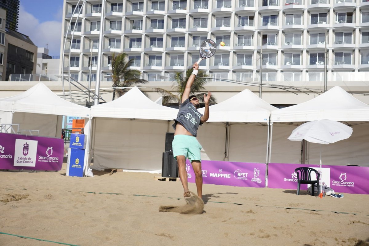 GranCanariaTur's tweet photo. Ayer arrancó con fuerza en la Playa de Las Canteras el campeonato #SandSeries Classic @worldtennis Beachtennis Gran Canaria 2022.

#GranCanaria se convierte en la capital mundial del mejor #tenisplaya, donde participan en torno a 300 jugadores internacionales. https://t.co/VdXmjHULtU