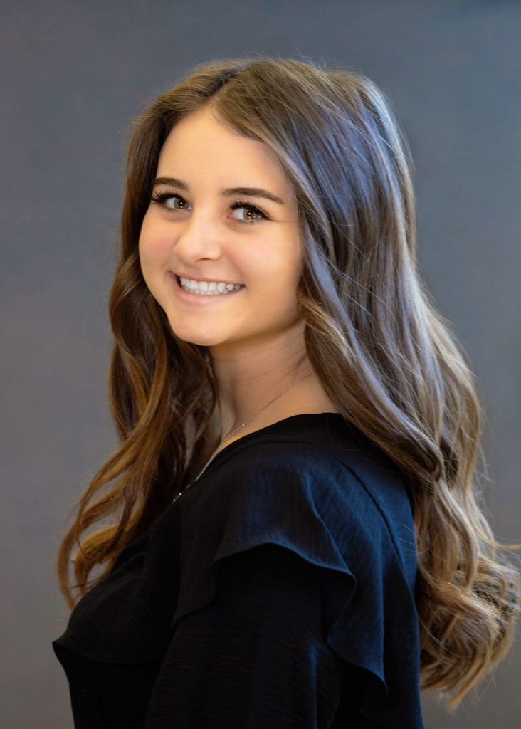 Only a few more days left in the school year to honor our outstanding Class of 2022. Read about Damarcus Kelow, Destyni Kepley-Hubbard, Madison Leatherman, and Sophia Luetticke at chillicotheschools.org/o/chs/page/sen…!