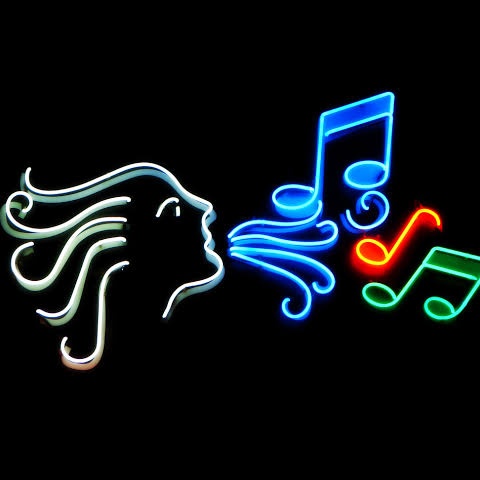 Bring your concerts together with your fans online. And with a low fee. You can also put the compositions of the artists up for auction or sale with the collection feature as works of art nft-music.
#music #Muzik #ERSANKUNERİ