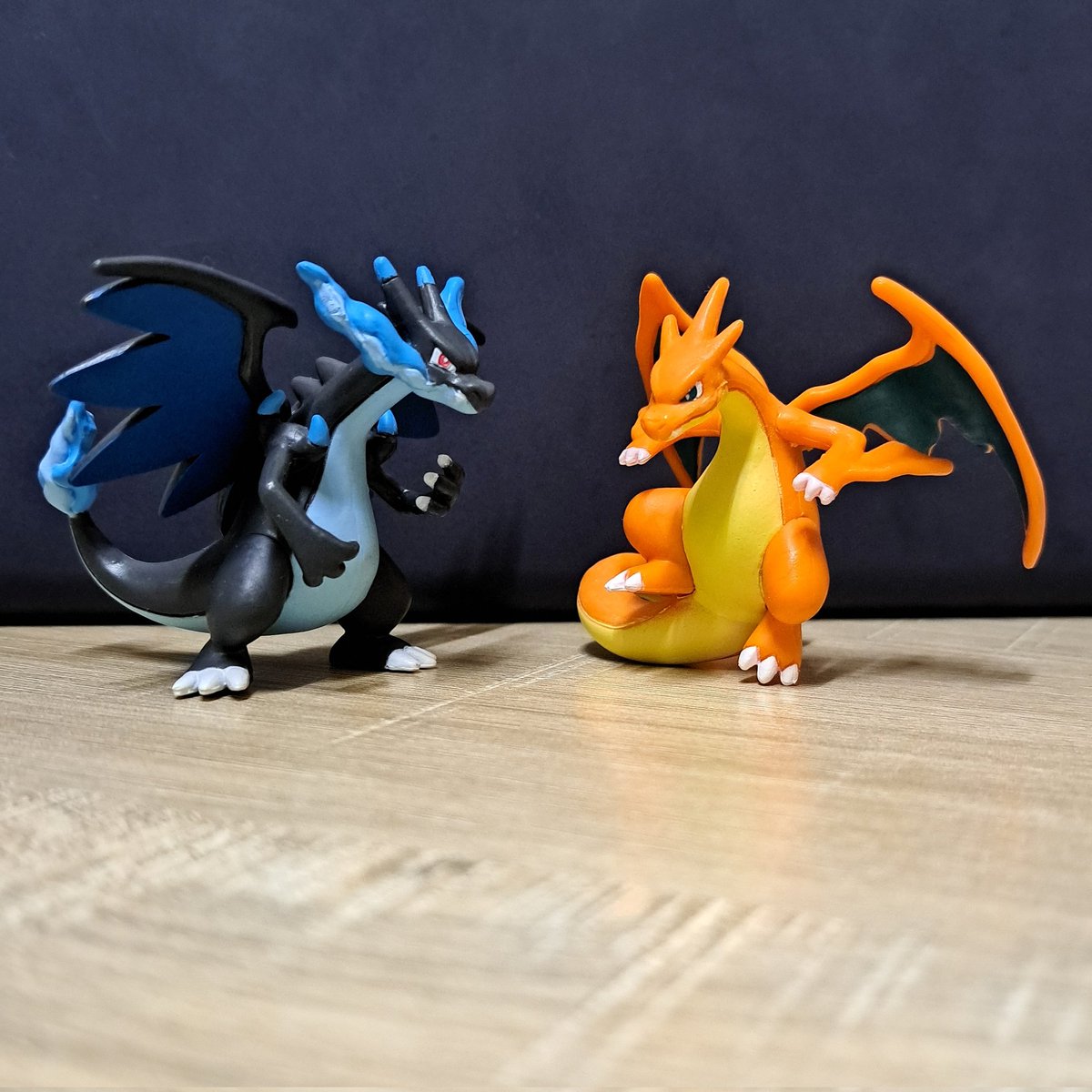Francis_Drasil's tweet photo. Mega Charizard X &amp; Mega Charizard Y 💙🧡
Why no Mega Charizard Z ? 🤔

#charizard
#リザードン #噴火龍
#moncolle #moncollebox
#pokemontomy
#モンコレ #モンコレボックス
#charizardcollection
#megacharizardx
#megacharizardy https://t.co/taFIm5QYpy
