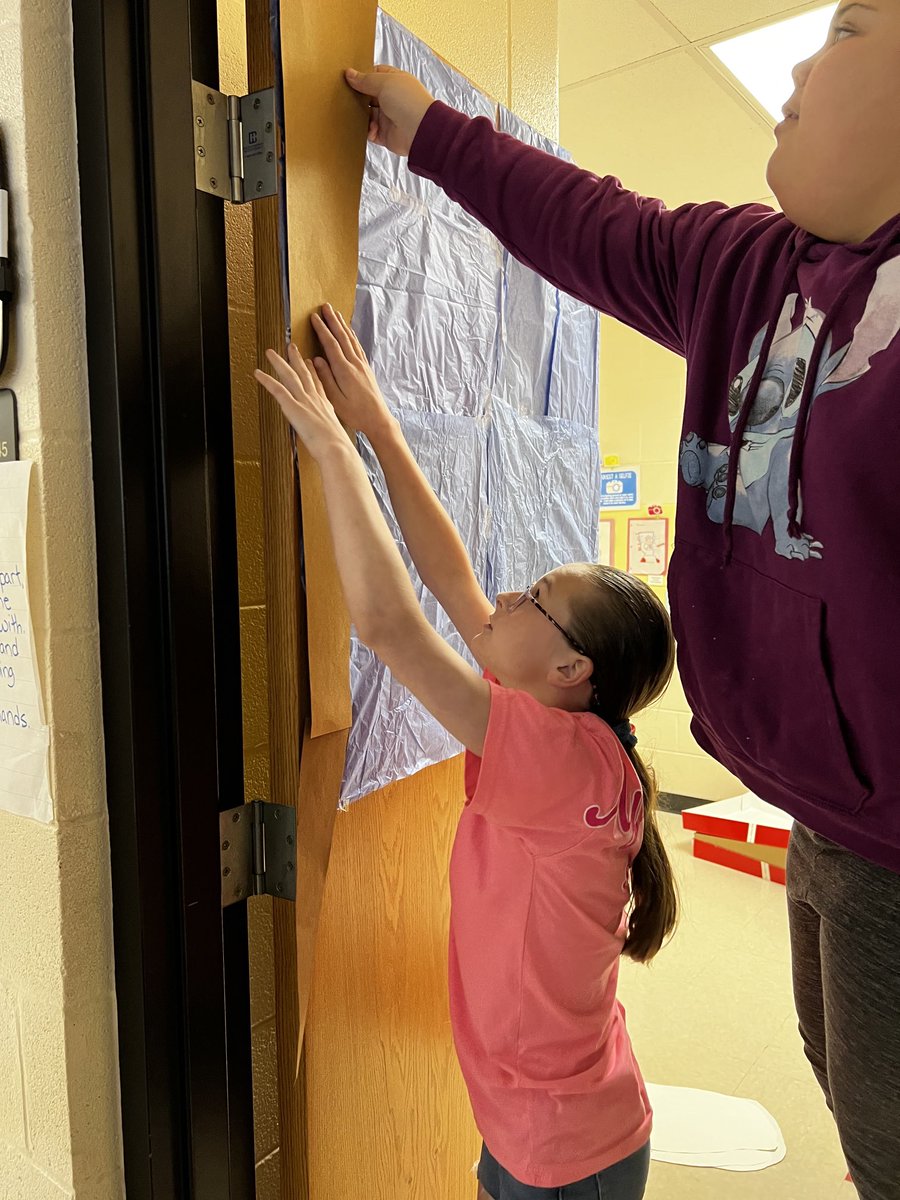 MrsChucksa's tweet photo. Door decorating based on a class favorite, The Lion, The Witch, and The Wardrobe. https://t.co/iDVfEOysr8
