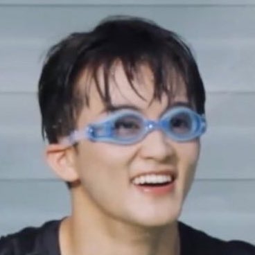 marktiniblue_'s tweet photo. 눈�� 뭐 씌우면 한없이 순둥해지는 마크😂🤭귀여워 https://t.co/ljNjllPihU