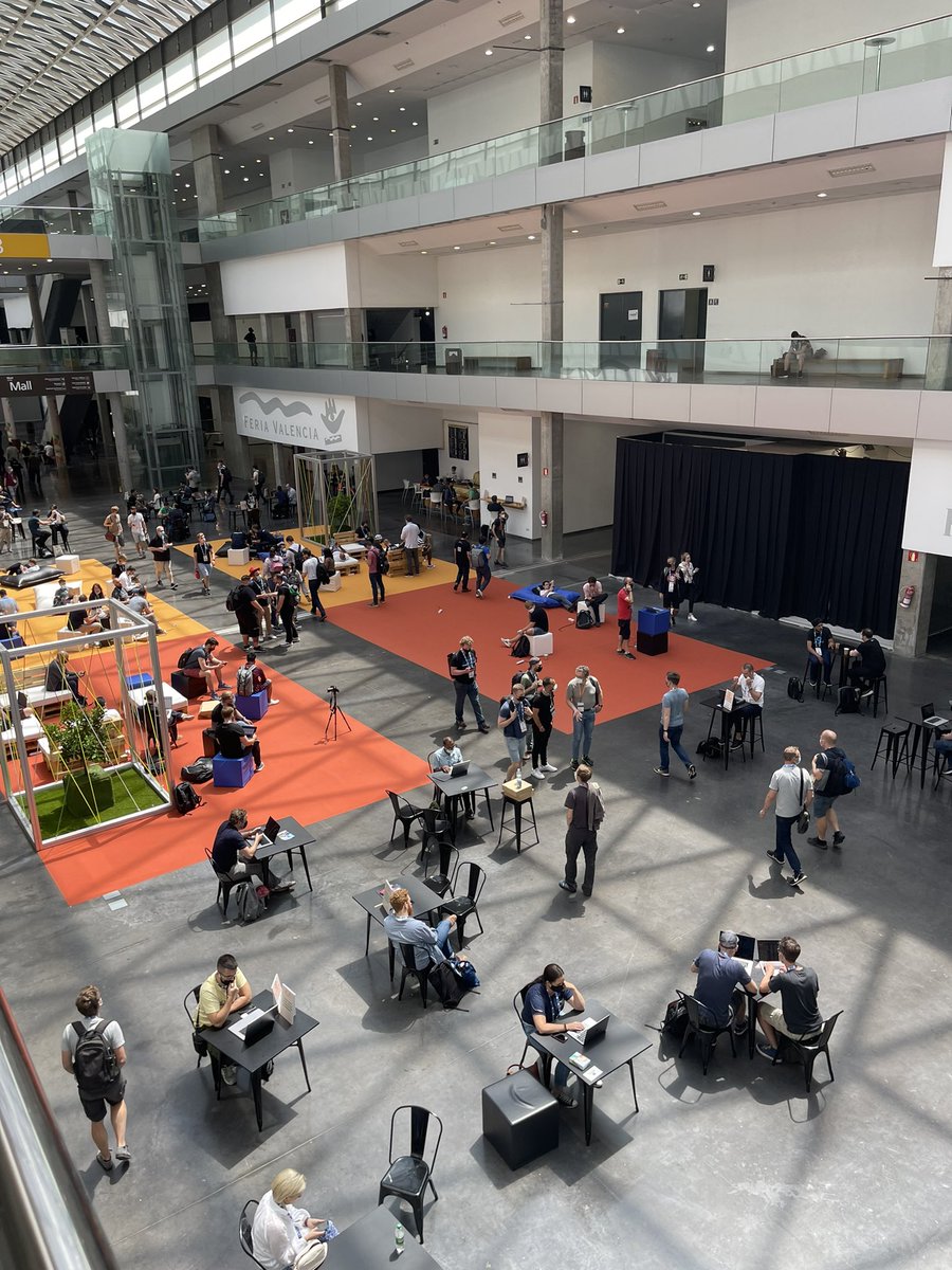 Half day has gone at the #KubeCon in Valencia! Great, intense day. Some snapshots?
 
#TeamCloudNative <a href="/CloudNativeFdn/">CNCF</a>