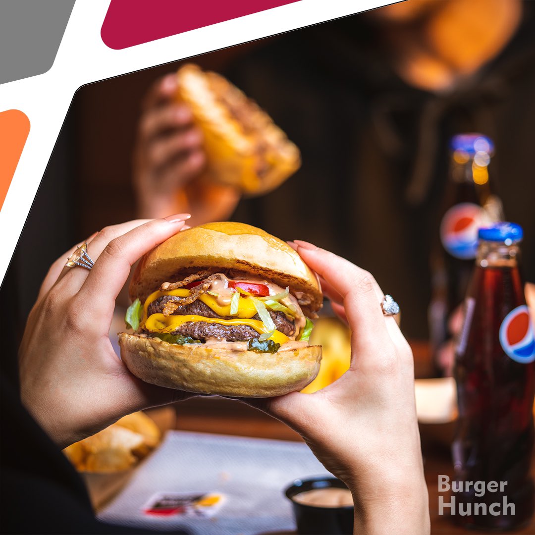 burgerhunch's tweet photo. ابادلك الهوى واطرب واسمي￼￼ 😋

 #برجر_هنش https://t.co/QWGUyIVkA1