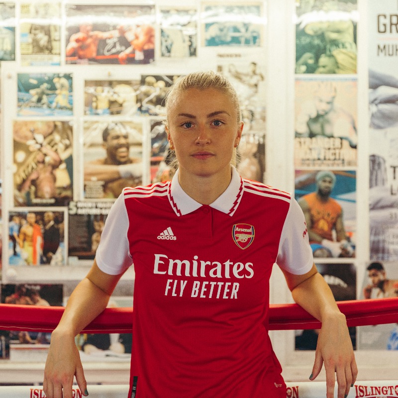 Arsenal's tweet photo. Feels like home 🏡

Introducing the new Arsenal 22/23 home kit ⚡️

£5 from every new home shirt you buy through Arsenal goes to The Arsenal Foundation 🤝