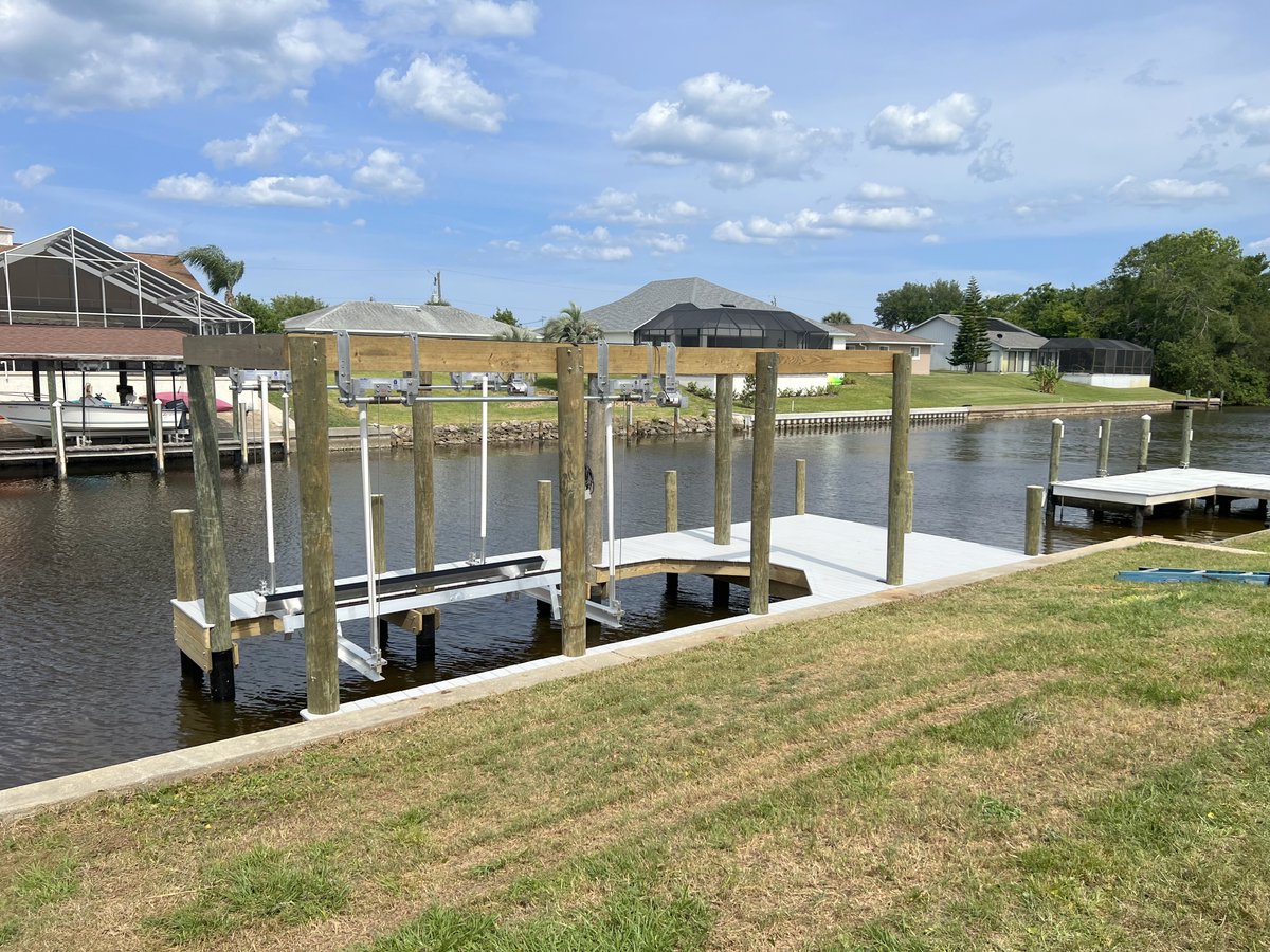 aguaconstruct's tweet photo. Another new boat dock and lift completed in the C section of Palm Coast. Contact us for all your marine construction needs.
(386) 246-7212 #palmcoast #boatdocks https://t.co/3LItbZZJqF