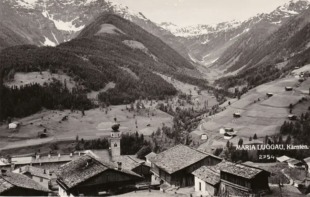 Maria Luggau im wunderschönen #Lesachtal um 1900! Das #KlosterMariaLuggau wurde 1591 von den Franziskanern gegründet, heute wird das Kloster von den Serviten geführt. Der frühbarocke Klostergarten ist bis heute nahezu unverändert erhalten. #Gailtalerzeitbilder #Kärnten #Koroška