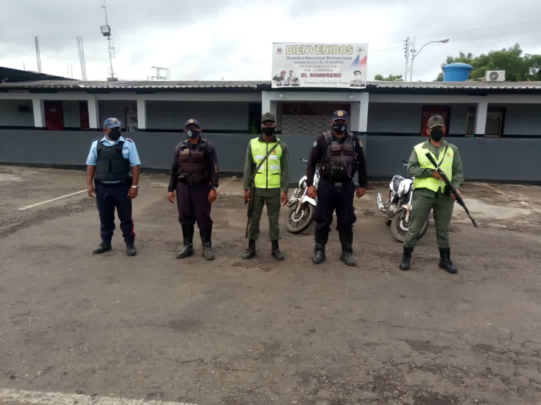 Guaricoseguro's tweet photo. #18May|| Dando continuidad a la Gran Misión @cuadrantdpaz se realizó Despliegue de Seguridad Integral en diferentes sectores de la Parroquia El Sombrero, con el chequeo por SIIPOL de vehículos, motos y personas que transitan por el Mpio. Mellado. 
#VenezuelaTierraFértil 
#CCP6 https://t.co/i7luzXa8QH