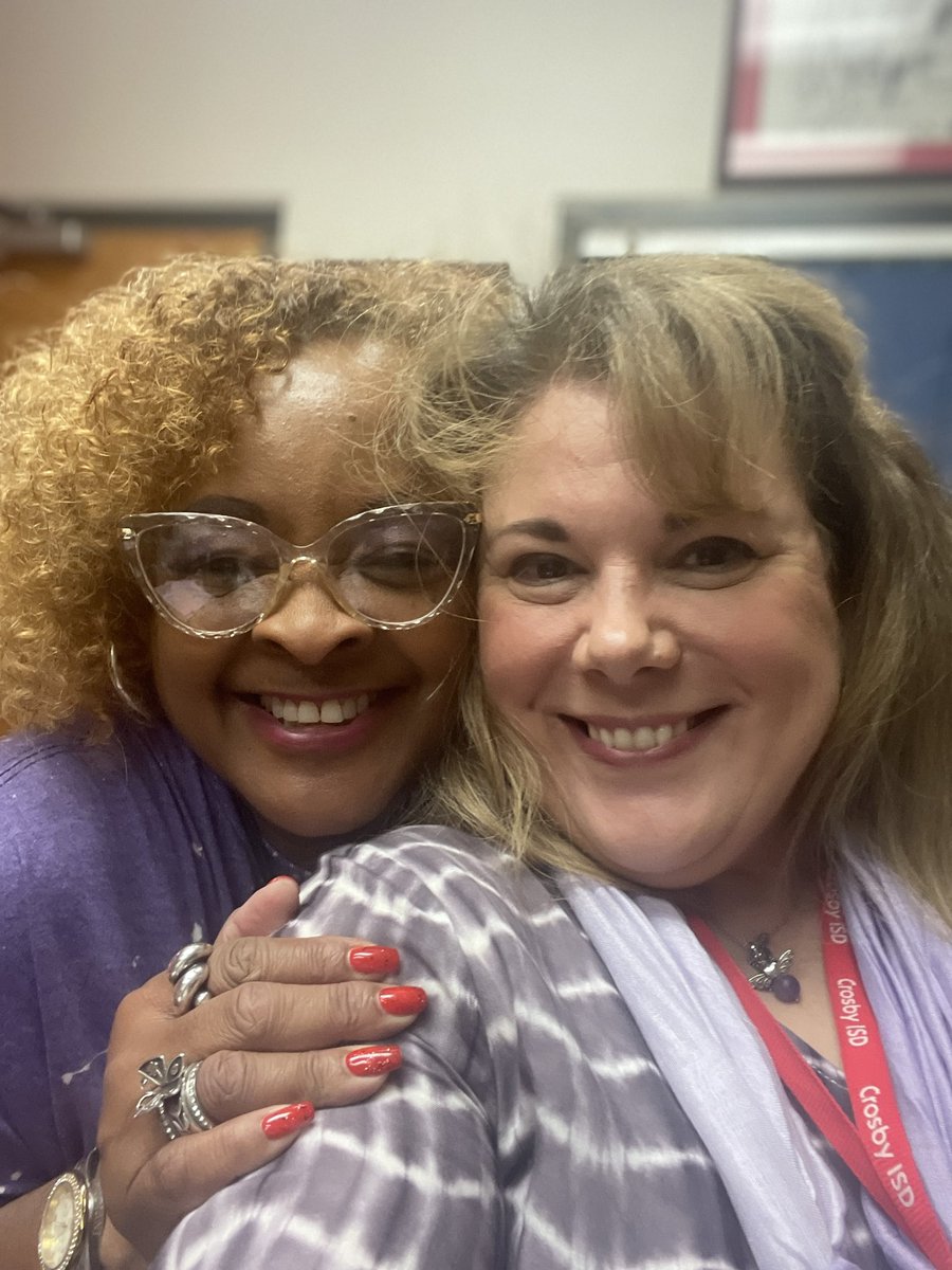 #HEY❗️ This lovely lady is celebrating her last #HEYDay 😃💜🎉💚@BarrettElemCISD today! So much wisdom, kindness and helpfulness she has given over her many years @CrosbyISD ❤️So happy I know her!
