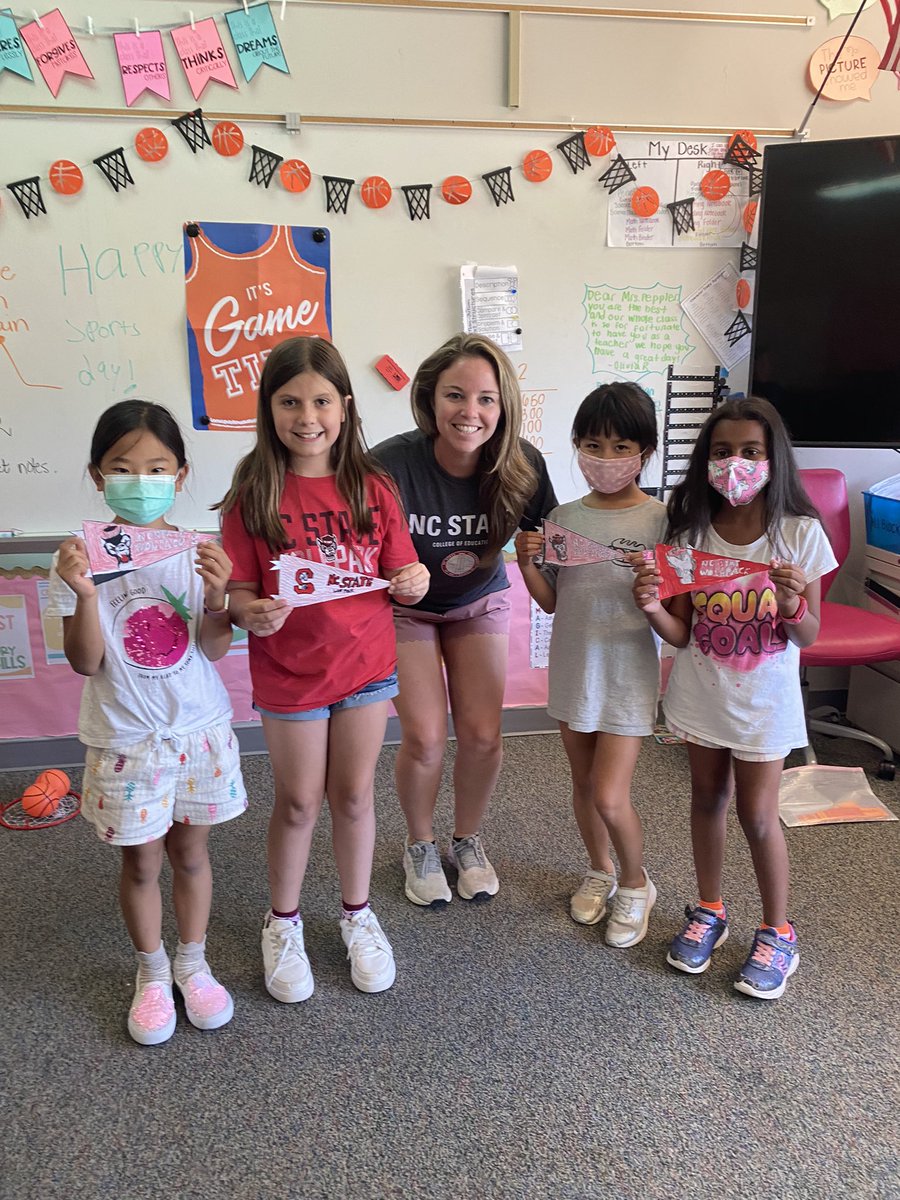 MrsPeppler3's tweet photo. #SmartyParty sports day! These athletes participated in games and centers to review vocabulary and character traits. ⚽️🏀🏈🏅 https://t.co/FRzVxErewR