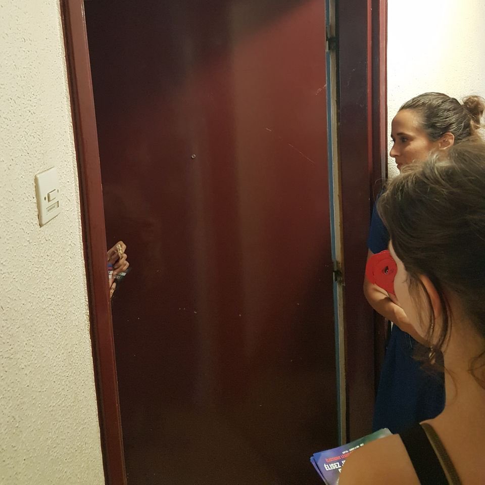 Clemence_Guette's tweet image. Porte-à-porte à Créteil avec les militants et militantes de la #NUPES ! 

Ici, on y croit : Mélenchon Premier ministre !

Rejoignez-nous sur clemenceguette.fr !