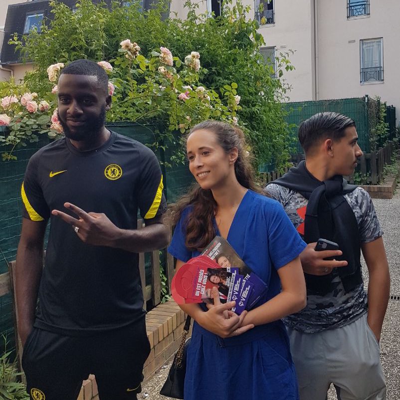 Clemence_Guette's tweet image. Porte-à-porte à Créteil avec les militants et militantes de la #NUPES ! 

Ici, on y croit : Mélenchon Premier ministre !

Rejoignez-nous sur clemenceguette.fr !