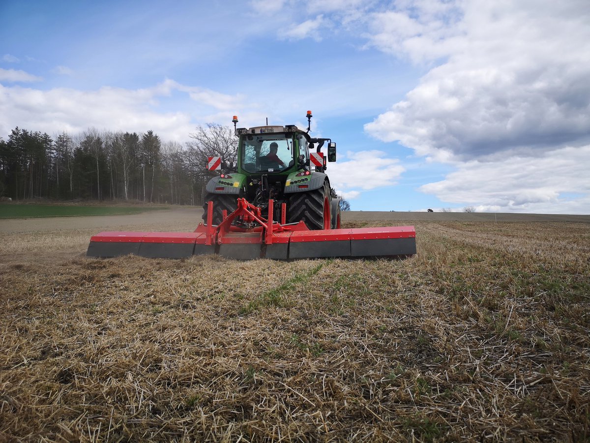 makesoilgreat's tweet photo. This is from the fieldtest I have shared previously. With #covercrops and different spring cultivation.
In one plot we used a He-Va #TopCutter on the residues. Think it did a good job!
Finally,everything is sown with an #HorchAvatar,some also directdrilled.
Thanks to @JSkjelin👏🏻 https://t.co/FcT8UeYhbw