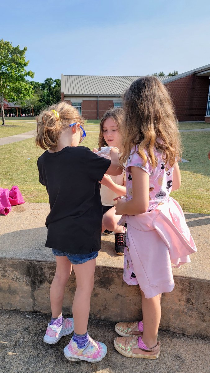 Anderson3rdPES's tweet photo. Science experiment day was a success!  Anything that fizzles and explodes was a winner!  @CogburnWoodsES #andersonfirsties https://t.co/GhU623Xnjr