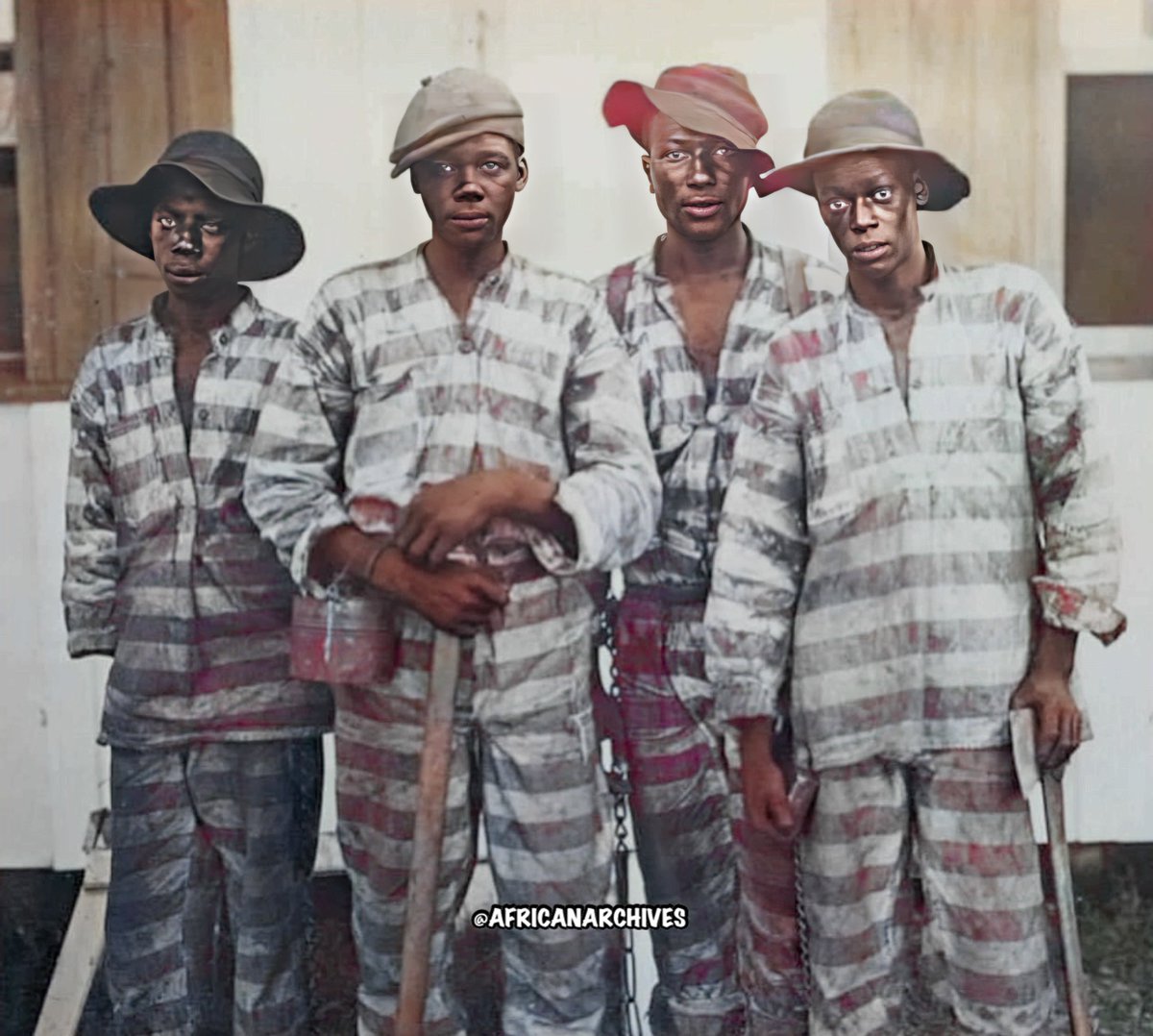 AfricanArchives's tweet photo. How Slavery continued after the 13th amendment ‘abolished slavery’ A THREAD!

In 1866, a year after the amendment was ratified, Alabama, Texas, Louisiana, Arkansas, Georgia, Mississippi, Florida, Tennessee, and South Carolina began to lease out convicts for labor. https://t.co/VOevHxqnh9