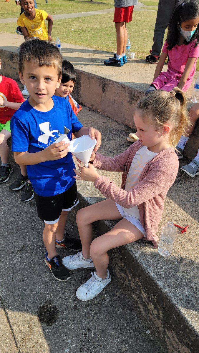 Anderson3rdPES's tweet photo. Science experiment day was a success!  Anything that fizzles and explodes was a winner!  @CogburnWoodsES #andersonfirsties https://t.co/ZWdsiE0ed9