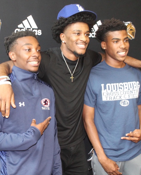 runKnightdale's tweet photo. Congrats to great track season. Two college signers, Jason and Nehemiah to run in college and taking two, Roy and Timmy to states, this coming weekend. https://t.co/j3qbskoZ0m
