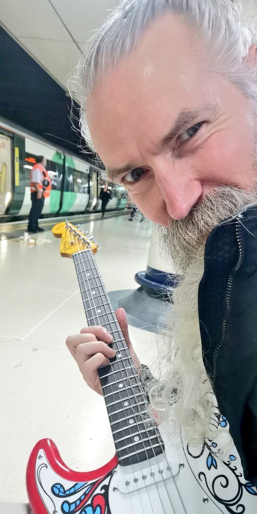 joncampling's tweet photo. Theatre Audition DONE!
30mins of pure on my feet script in hand creativity and risk taking wow my brain is spinning from the over stimulation lol YESSSSS!!!
Now squeezing in some daily guitar practise while I await my train 🤩🎸
Then back on the lathe 2 make more #Jonds 🧙♂️ https://t.co/TWDJOHa5pp