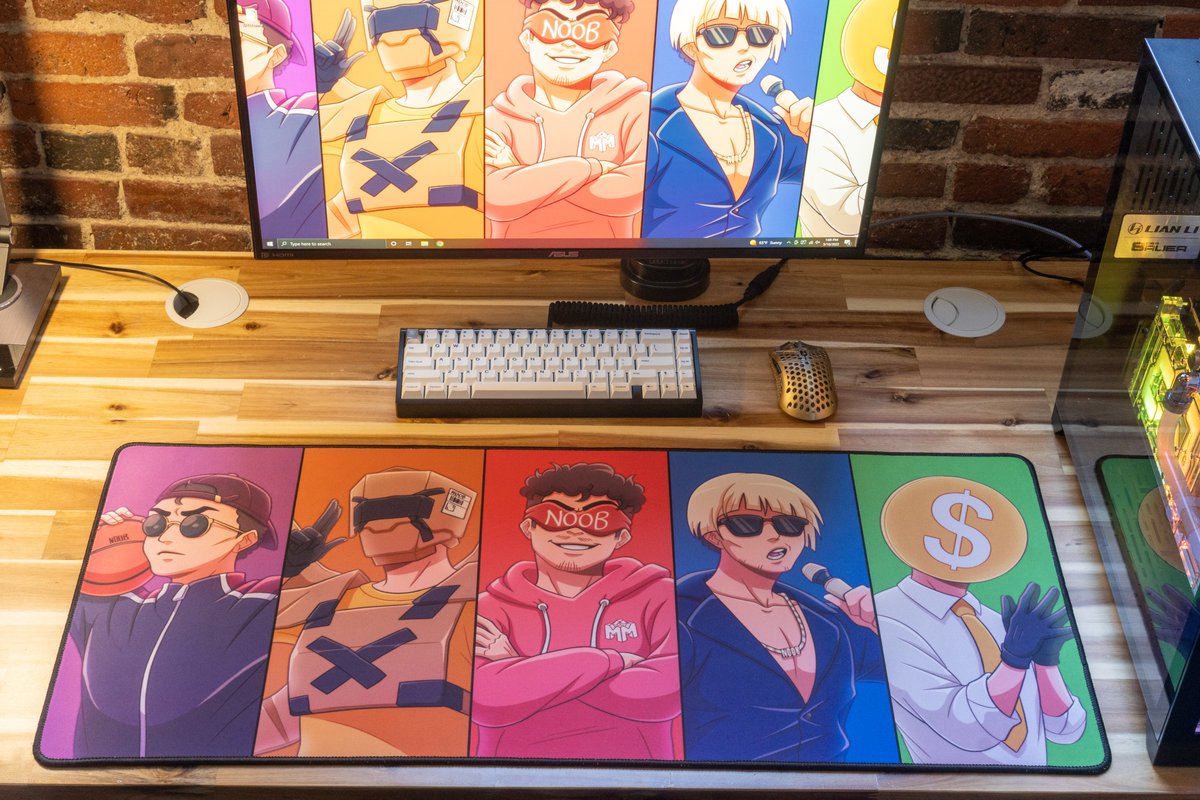 TheMacroShow's tweet image. I&apos;m proud to announce my own CUSTOM *LIMITED EDITION* DESKMAT has launched!
Retweet this tweet AND follow @epicdeskshop  for a chance to win a FREE mat after the pre-orders end on June 12th!
OR you can buy 1 here: epicdesk.shop/collections/li…
Good luck, ya noobs!