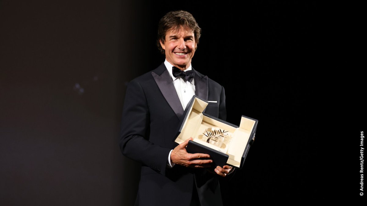 Surprise ! Tom Cruise reçoit une Palme d'or d'honneur juste avant la projection de #TopGunMaverick !
-
Surprise ! <a href="/TomCruise/">Tom Cruise</a> receives a Palme d'or d'honneur ahead of the screening of Top Gun: Maverick 👏