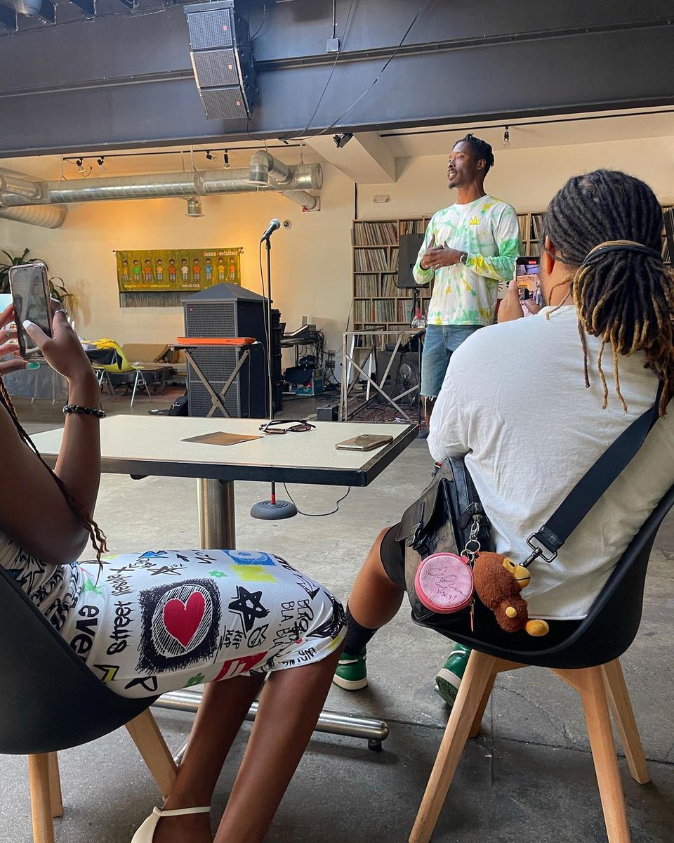 SQU33ZE's tweet photo. Much love and appreciation!!!! The truth is it's all about love and genuine expression! 

@jessicaCaremoor we love you! 💯

#Building #Detroit !!! #CreativesCreate https://t.co/ARhV88Feri