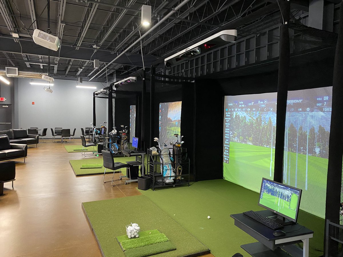937JakeSorensen's tweet photo. New awesome golf simulator bar in Lincoln, just opened up. Double Eagle Golf on West O Street in the Kinetic Sports Complex. 5 top-of-the-line simulators, sweet comfy couches/chairs, and fully stocked bar. It’s about time Lincoln had something like this. https://t.co/nOd1d4O6vT
