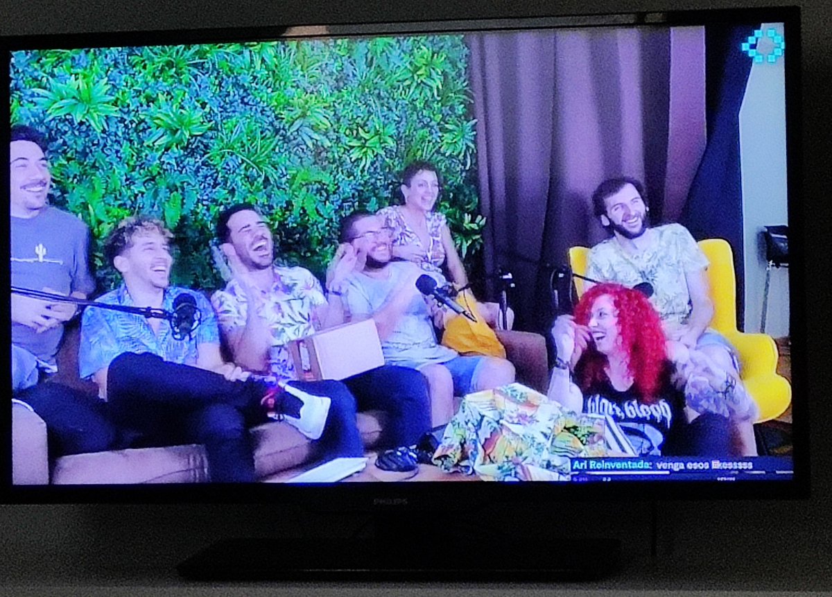 anawolfdev's tweet image. 🚀 La #CodelyKeynote está siendo la leche 🤘. Pegatinas chachis y esa insignia top por los 10k de subs en YouTube. Enhorabuena @CodelyTV 🖤 #Codelazo