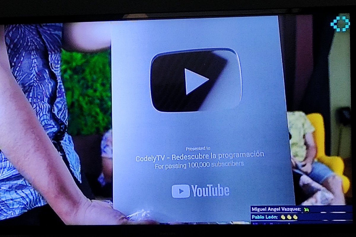 anawolfdev's tweet image. 🚀 La #CodelyKeynote está siendo la leche 🤘. Pegatinas chachis y esa insignia top por los 10k de subs en YouTube. Enhorabuena @CodelyTV 🖤 #Codelazo