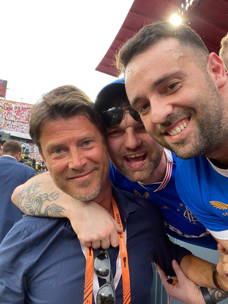 G18BYG's tweet photo. Brian fckn laudrup https://t.co/J3bqtJ23WG
