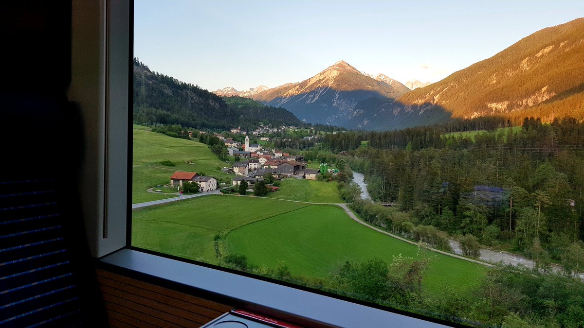 CrameriReto's tweet photo. Dankbar und glücklich, an einem so schönen Ort leben zu dürfen!
#Heimat #Albulatal #Surava #Tiefencastel https://t.co/RDh3F99KKL