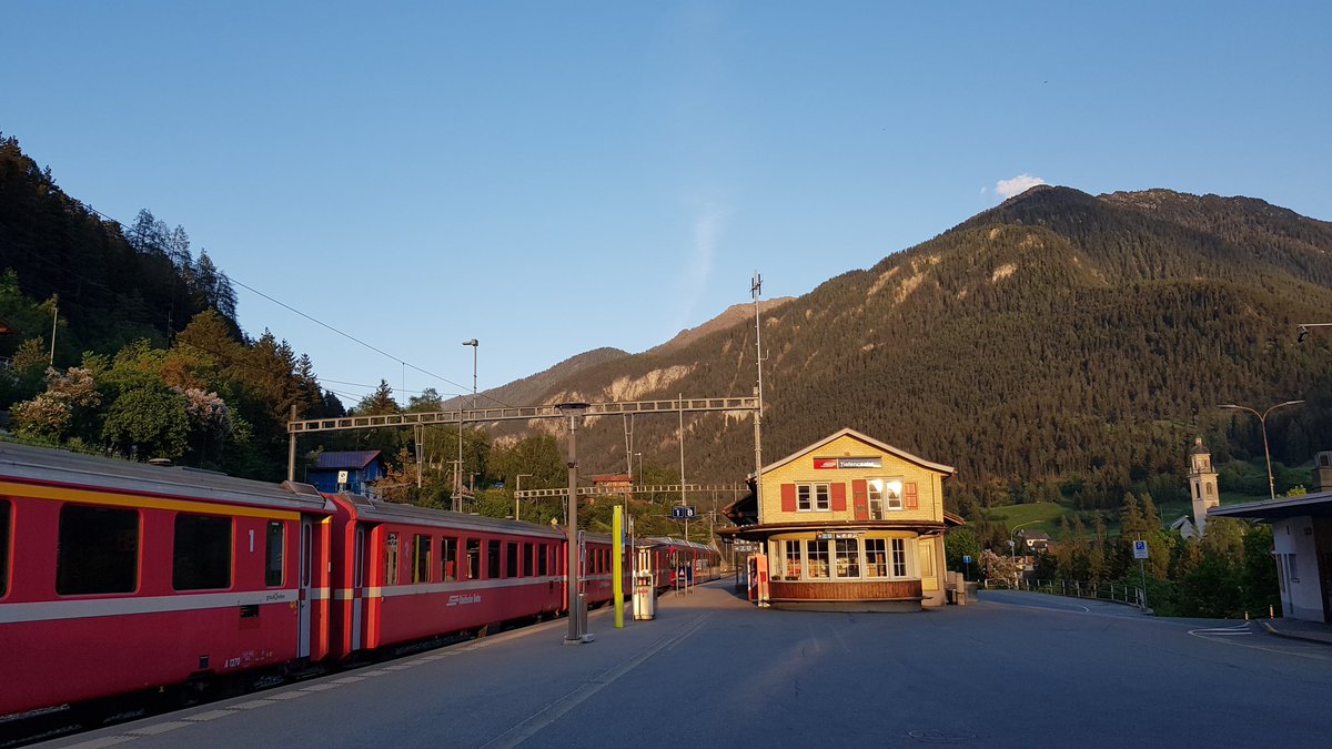 CrameriReto's tweet photo. Dankbar und glücklich, an einem so schönen Ort leben zu dürfen!
#Heimat #Albulatal #Surava #Tiefencastel https://t.co/RDh3F99KKL