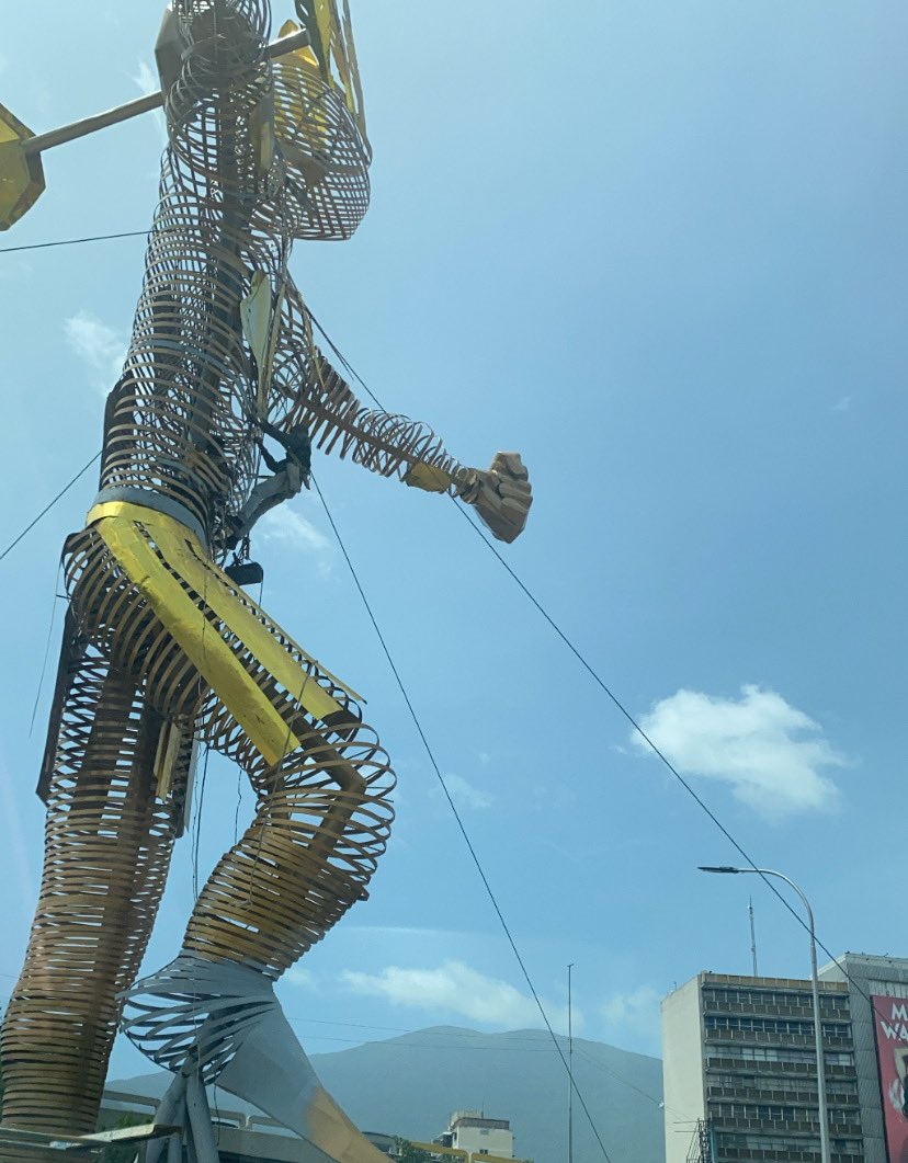 EsGaboruiz's tweet photo. Caracas ya llegué qué coño de la madre es esta vaina? https://t.co/CxhmZHbuyx