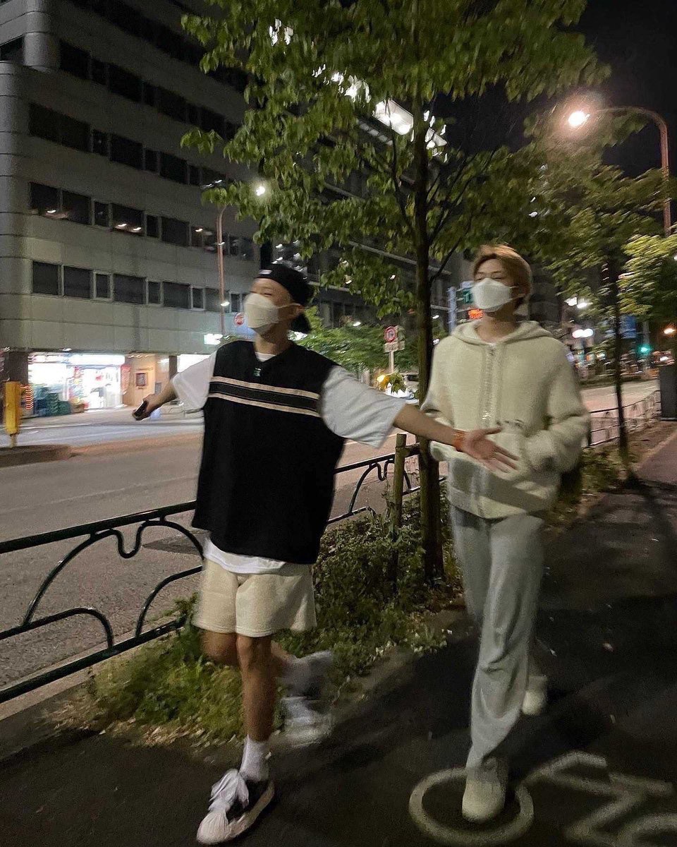 shipsvt's tweet photo. he looks so tiny next to jun omg🥹🥹
#seventeen #세븐틴 #junsoon https://t.co/UBunxkSRlB
