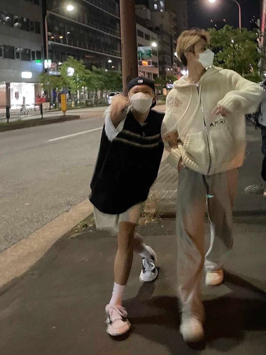shipsvt's tweet photo. he looks so tiny next to jun omg🥹🥹
#seventeen #세븐틴 #junsoon https://t.co/UBunxkSRlB