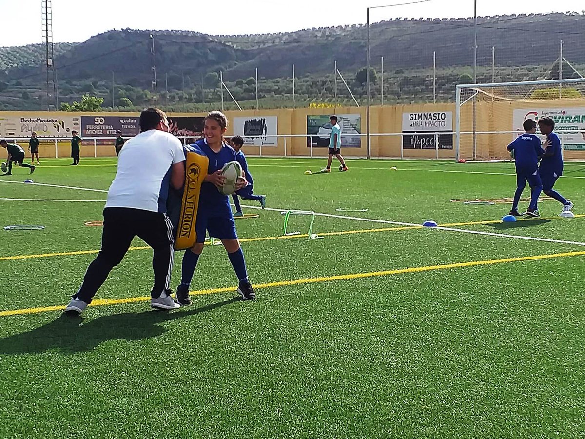 DipgraDXT's tweet photo. Moraleda de Zafayona acogió el viernes 13 de mayo en su campo de fútbol una jornada de Rugby Tag 🏉🏉 de los Juegos Deportivos Escolares de la Diputación con la participación de unos 110 niños de la zona de Poniente

#rugbygranada #rugbytag #moraledadezafayona https://t.co/seRyhQoMlR