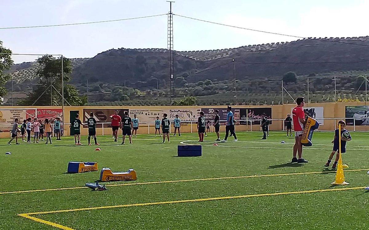 DipgraDXT's tweet photo. Moraleda de Zafayona acogió el viernes 13 de mayo en su campo de fútbol una jornada de Rugby Tag 🏉🏉 de los Juegos Deportivos Escolares de la Diputación con la participación de unos 110 niños de la zona de Poniente

#rugbygranada #rugbytag #moraledadezafayona https://t.co/seRyhQoMlR
