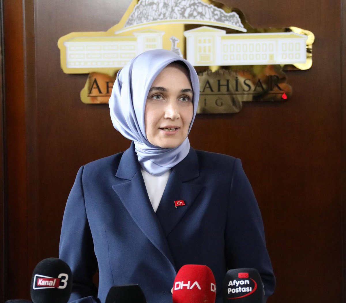 💐 Afyonkarahisarımızın yeni Valisi olarak görevine başlayan Afyon’un ilk kadın valisi Doç. Dr. Kübra Güran Yiğitbaşı’na görevinde başarılar dileriz. 

Şehrimize hoş geldiniz <a href="/kubrayigitbasi/">Doç. Dr. Kübra Güran Yiğitbaşı</a>!