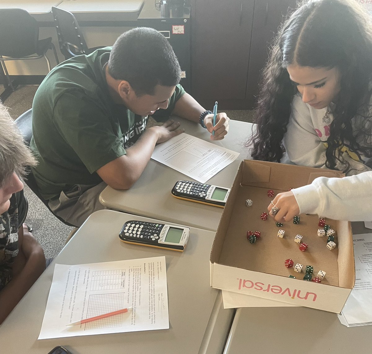 MrsDaltonMath's tweet photo. Is @ByronNelsonHigh done learning? Not Honors Algebra2! A little exponential simulation today! #NISDPost #iteachmath #MTBoS https://t.co/RR1kbmwgCP