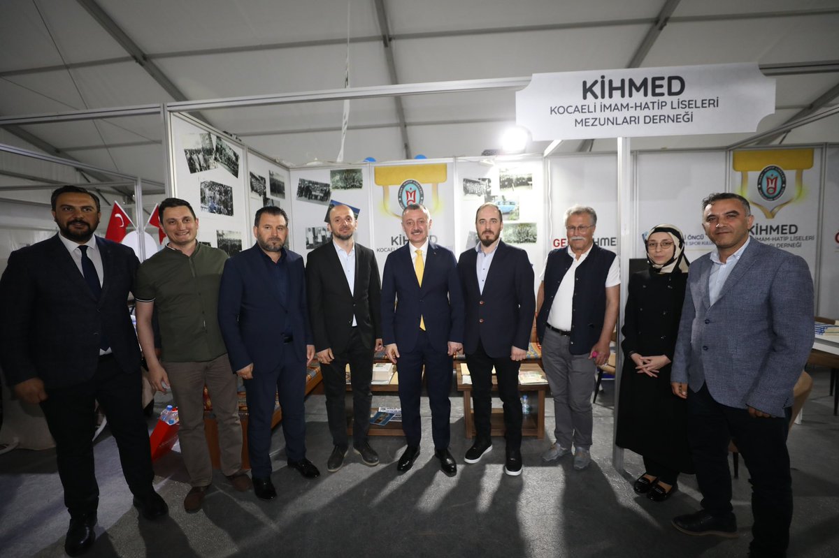 #KocaeliKitapFuarı’mızda stand açan kurum ve kuruluşlarımızı ziyaret ettik. 

Hep birlikte şehrimiz için projeler üretmeye, ülkemizin geleceğine dönük faydalı adımlar atmaya devam edeceğiz.

#BirlikteKocaeliyiz