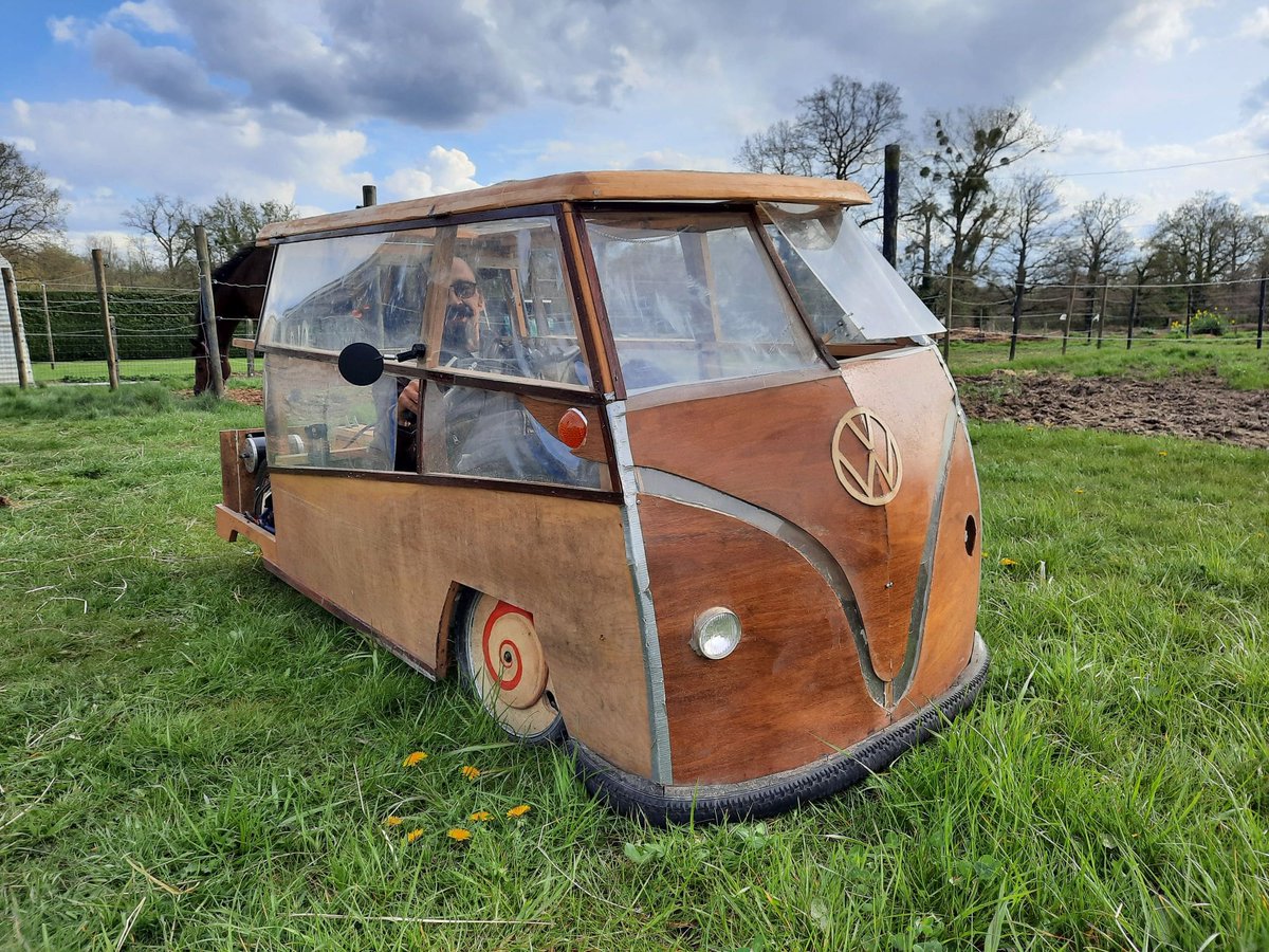 Connaissez-vous l'histoire du #velo VW Combi de l'artiste Chris lowyck? A lire sur velosophe.be/2022/05/17/chr…
#velosophe #vwcombi