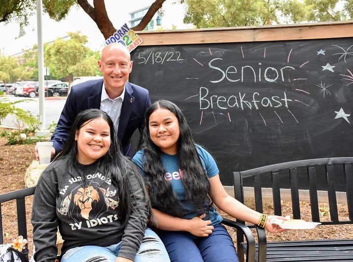 ArcadiaUnified's tweet photo. Let the Class of 2022 celebrations commence! 🤩🥳👩‍🎓👨‍🎓  It was great to share conversation over pancakes about w/our soon-to-be @RanchoLC_AUSD grads this morning @ their Senior Breakfast! Thanks to all of the RLC Ts, counselors &amp; staff for this great morning! #BetterTogether https://t.co/CYp9R8HvoH